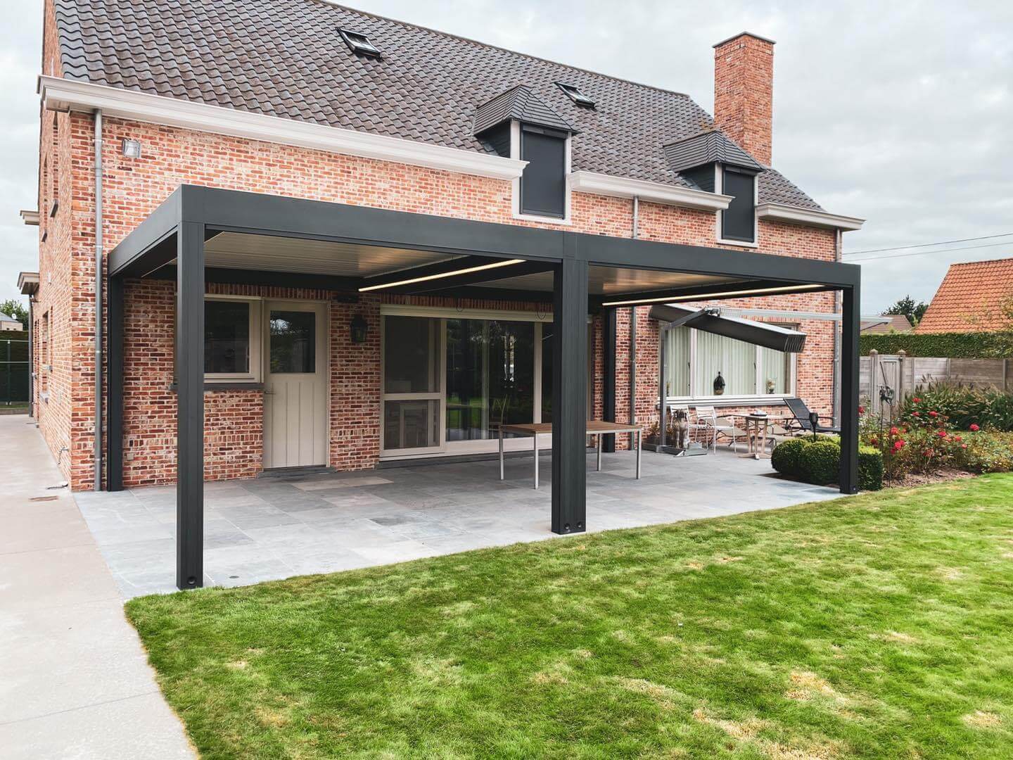 Midesti Outdoor Living
