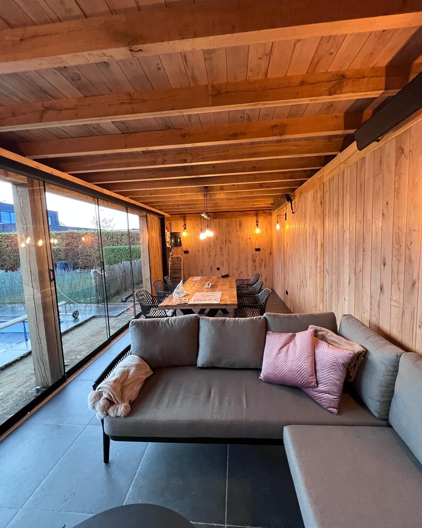 Waarom Kiezen voor Onze Glazen Schuifwanden?
&nbsp;
