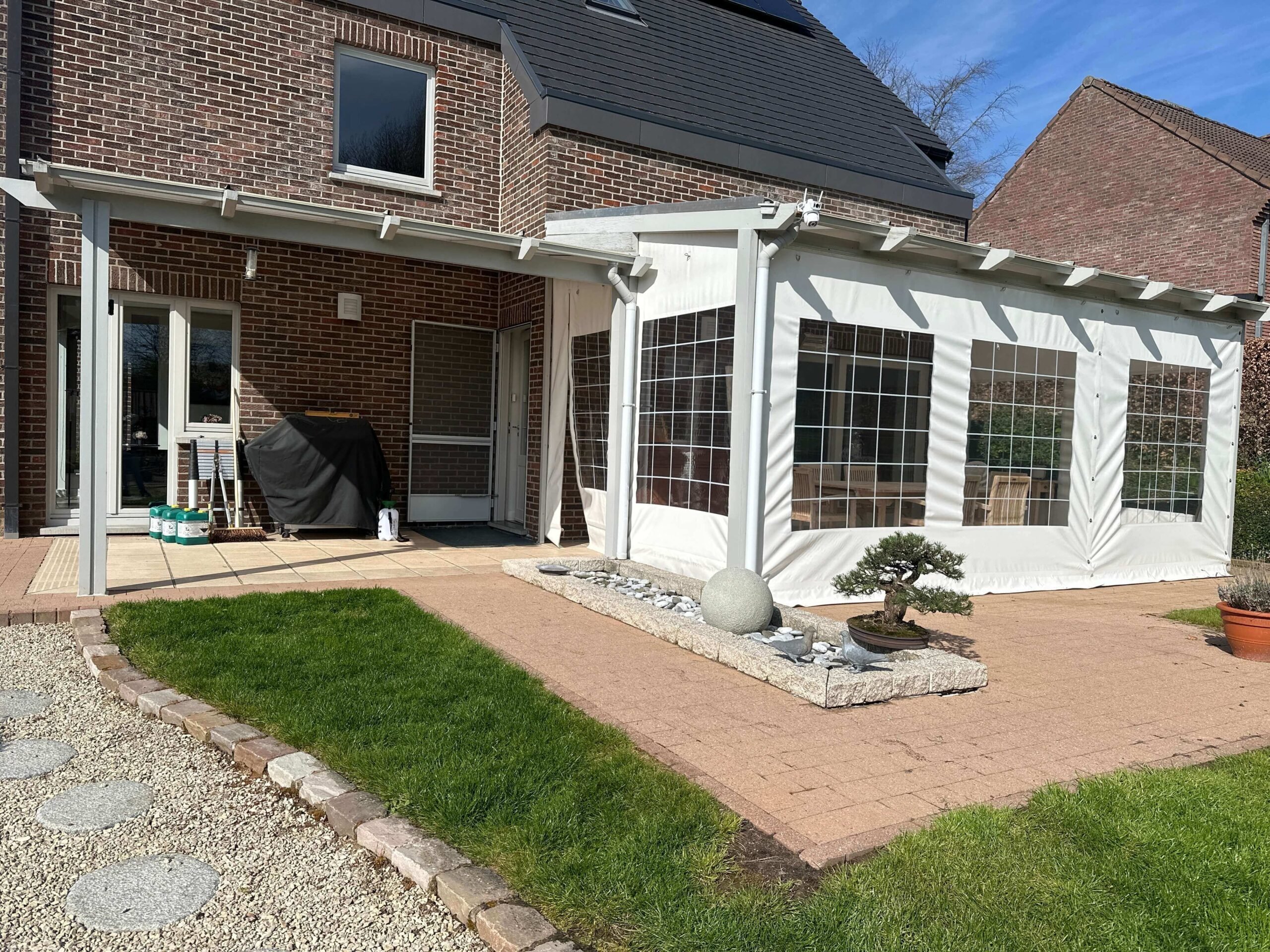 Open overkapping als perfecte aanvulling op de veranda
