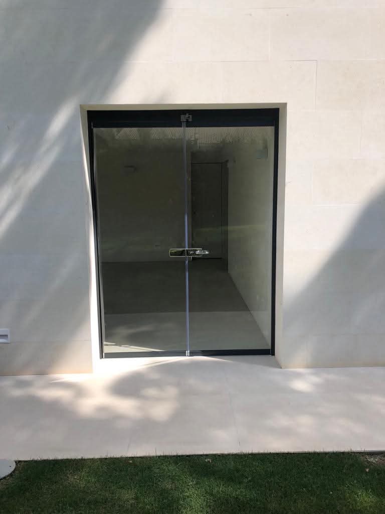 2 rail glazen schuifwand: de perfecte combinatie van stijl en functionaliteit
