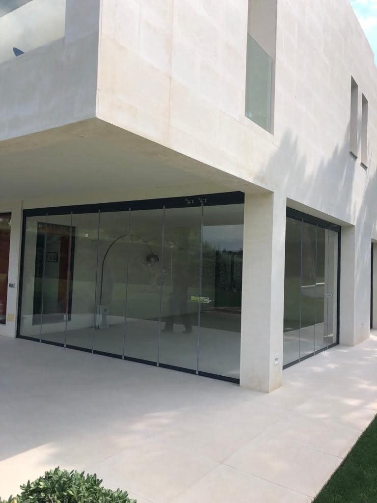 4 rail glazen schuifwand: optimaal open en veelzijdig
