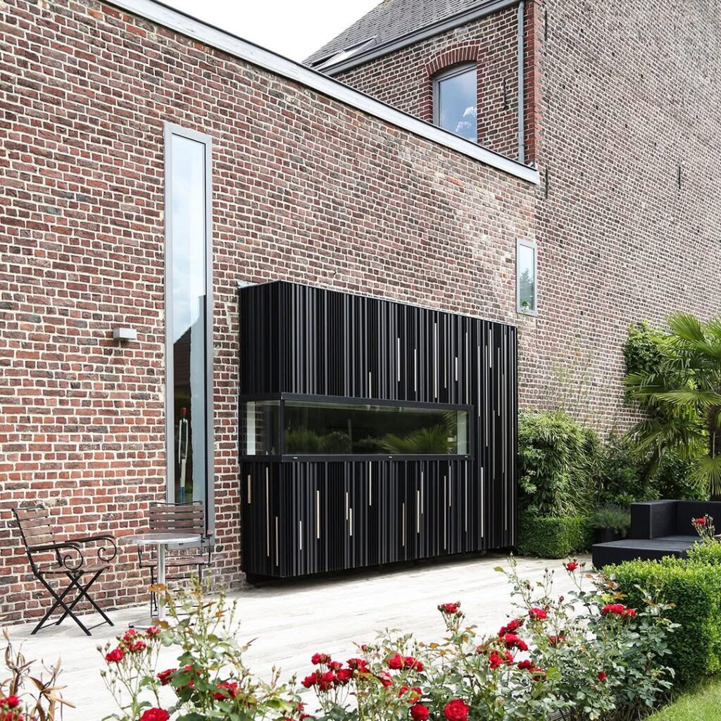 Midesti overkappingen, glazen schuifwanden en veranda