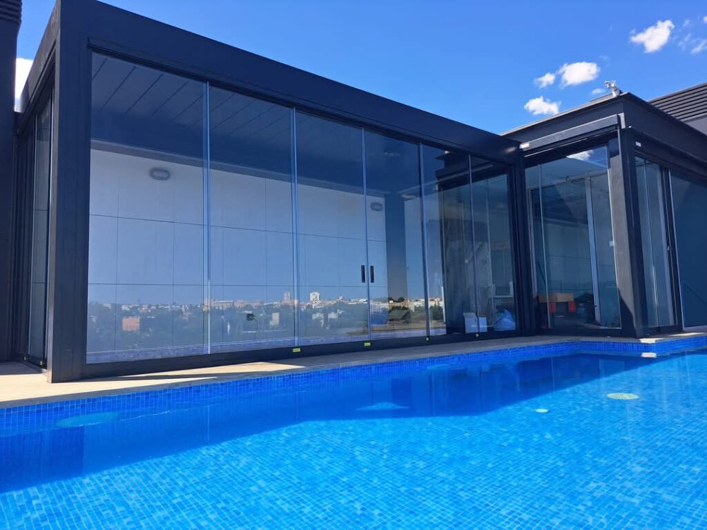Overkappingen, pergola’s, glazen schuifwanden, carports en meer