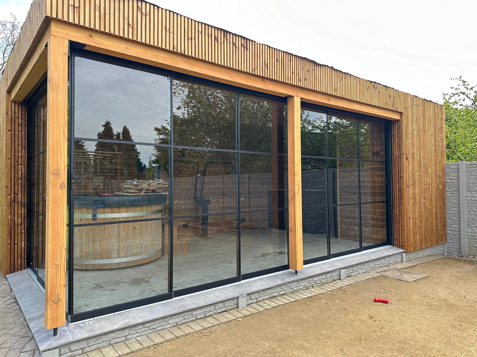 Glazen Schuifwanden 
&nbsp;
Geniet van het buitenleven, het hele jaar door