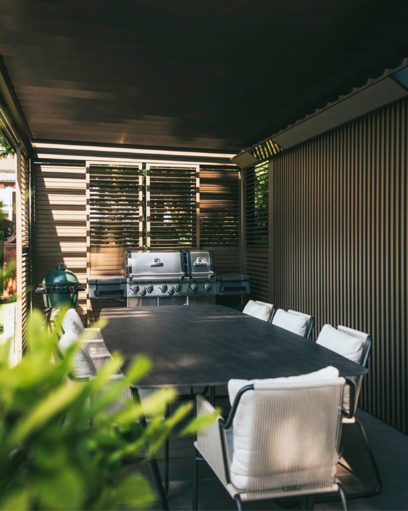 Midesti overkappingen en glazen schuifwanden